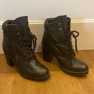 Heeled combat boots with laces